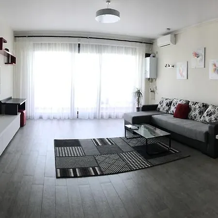 Lake View Apartament 마마이아